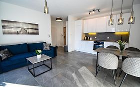 Apartament VILLA PARK przy plaży z widokiem na jezioro, taras 50 m2